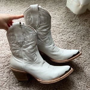 Idyllwind White Cowboy Boots